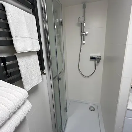 Foksal Rooms- Z Prywatnymi Lazienkami Tuz Przy Dworcu Pkp- Agapella Проживание в семье