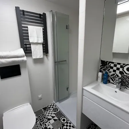 Проживание в семье Foksal Rooms- Z Prywatnymi Lazienkami Tuz Przy Dworcu Pkp- Agapella *